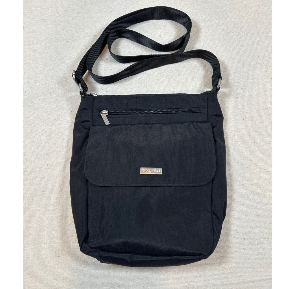 Baggallini Black Town Bagg Crossbody Messenger Adjustable Strap Travel Purse Bag